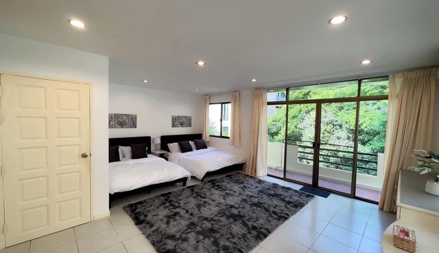 Sukhumvit/Asok Sweet Home 5BR - 7 beds - up to 12 guests