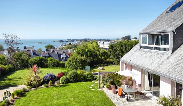 Superb Villa Charming exceptional sea view-3000 M2 Private garden-300 beach in Carantec