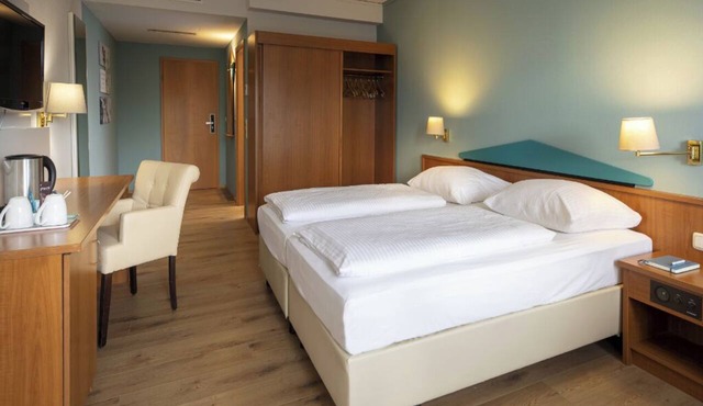 Superior Twin Room w/Shower-Tub | Pets are welcome | 2.36 miles to Bürgerplatz