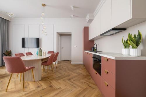 Terra- 4BR Ap with Private Sauna and Parking