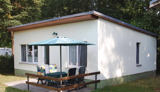 The open plot on which this solid and comfortably furnished vacation bungalow in Brandenburg stands