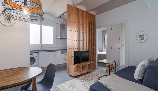 This apartment is a 2 bedroom(s), 1 bathrooms, located in Barcelona, Catalunya.