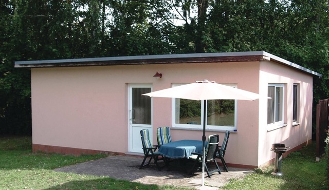 This cozy furnished bungalow in beautiful Brandenburg is located in a vacation settlement, also a ca