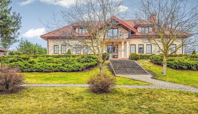 This exclusive and especially large vacation home is located on the outskirts of the small village o