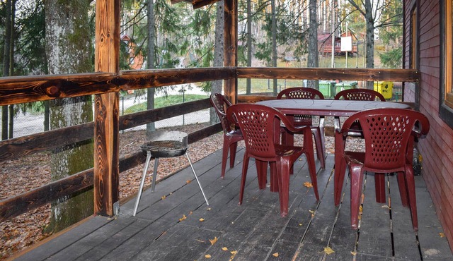 This practical hut welcomes you to Lake Dadaj for a great nature experience. in Wilimy