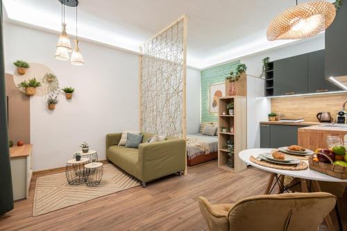 Tiny Cottage - Cozy, New, AC