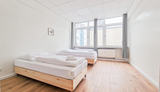 Tolstov Apartments - City Center Apartment with 5 Rooms - 10 Min Messe DUS