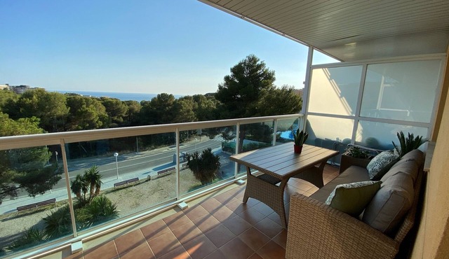 Tranquilo Apartamento con Vistas al mar y Piscina en Cap Salou