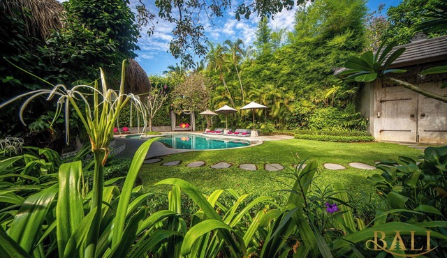 Treasure in the Heart of Seminyak, a Luxury Bali Experience!