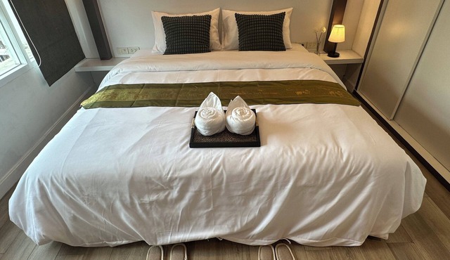 Unit Langsuan BTS Chidlom 2-Bedroom Apartment in the Heart of Bangkok with Wi-Fi