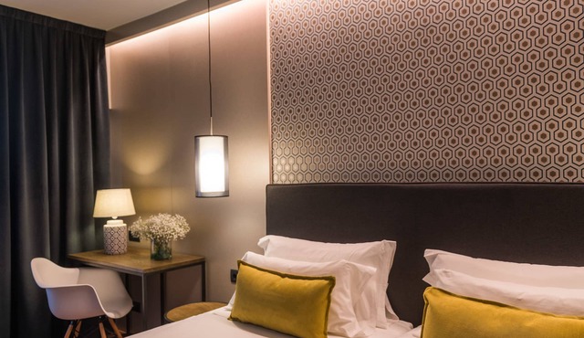 Up Rooms Vic Hotel