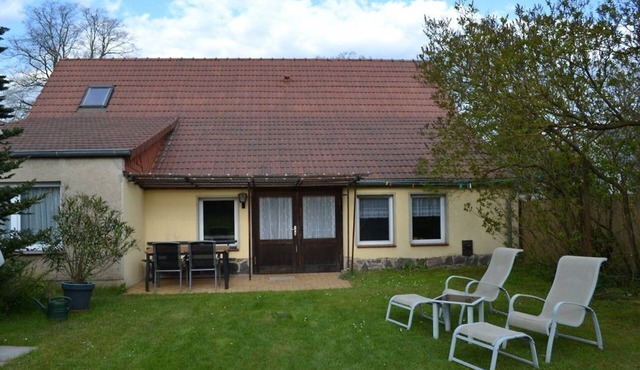 Vacation apartment Jan - Holiday apartment and vacation home in Wustrow