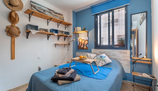 Vacation Studio 'Los Abrigos 1 Room Playa Wifi' with Wi-Fi and Air Conditioning in Los Abrigos