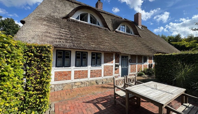 Vacation under a thatched roof in Stade