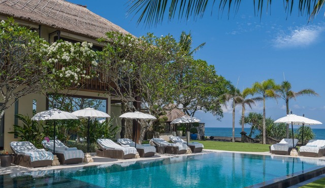 Villa Ambra 5BR Tropical Oceanfront Villa At Pererenan Beach