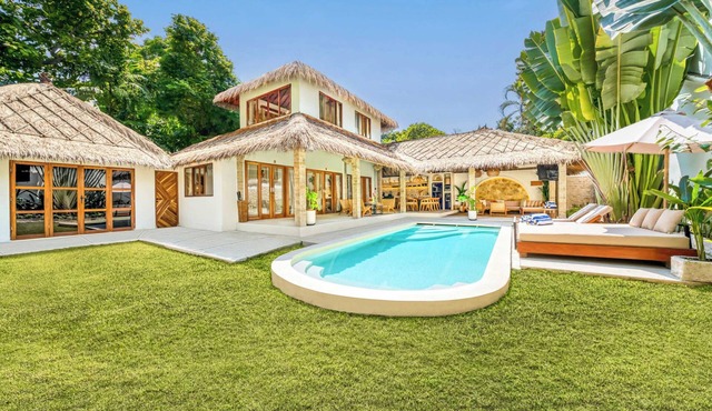 Villa Barcelona - 6BDR, lush garden, private pool