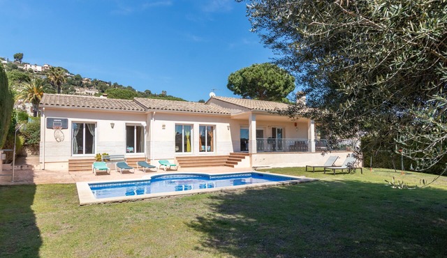 Villa "Elodia" with Garden, Terrace, Pool & Wi-Fi