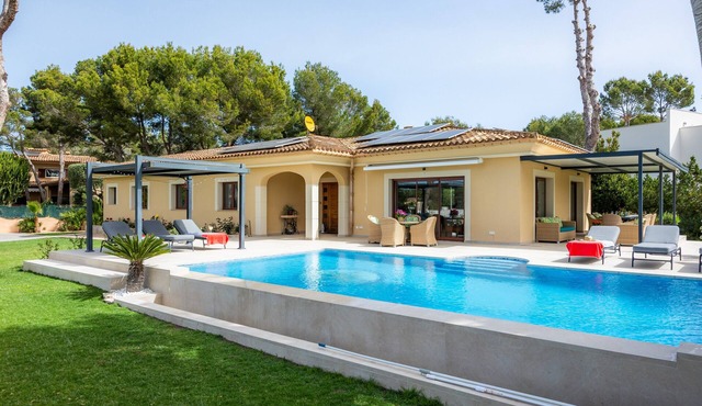 Villa 'Luxurious Villa Sol de Mallorca' with Mountain View, Pool & Wi-Fi in Sol de Mallorca