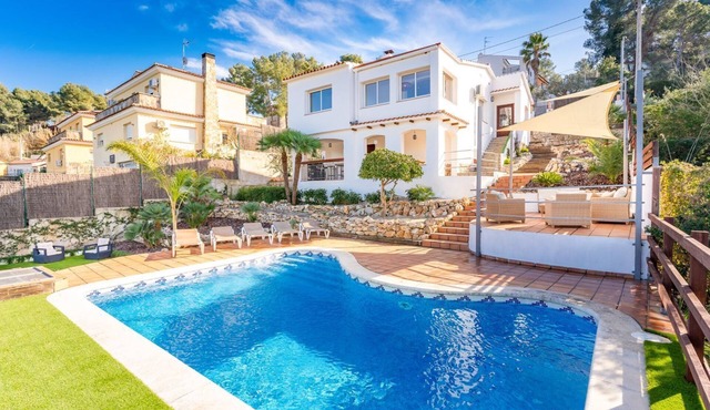 Villa Moments - Four Bedroom Villa, Sleeps 10