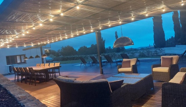 VILLA WITH POOL AND SEA VIEWS