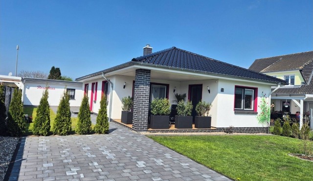 Welcome to the "Rosenhaus🌹" directly by the forest, Baltic Sea and Bodden coast, barrier-free