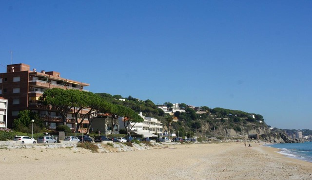 Wohnung an der Strandpromenade by Interhome