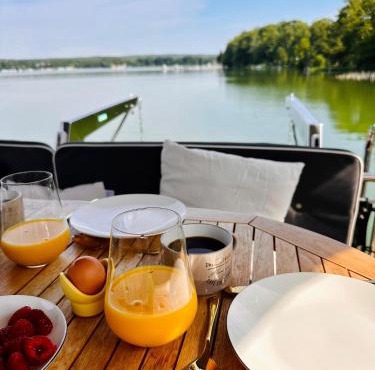 Yacht Susan - Jacht - TraumZeitBoot - exklusiver Festlieger in perfekter Lage am Scharmützelsee Bad Saarow