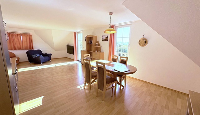 Your vacation on Rügen: Vacation apartment with 2 bedrooms, WLAN & parking space in Alt Reddevitz