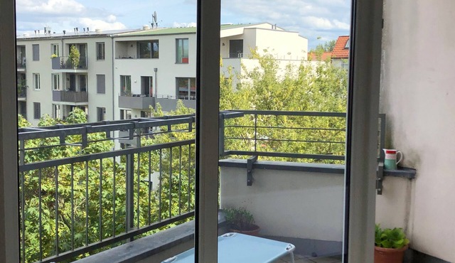 Zwei Gemütliche Schlaf & Arbeitszimmer in Heller Wohnung mit Balkonen Zentral