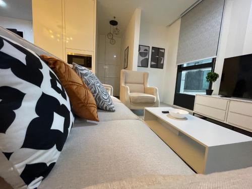 New Arcoris 6 Pax 2 BR with Pool View Mont Kiara - BOHO