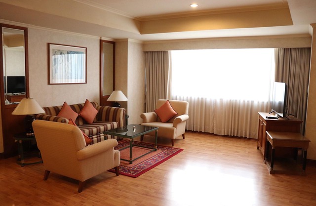 One Bedroom Grand Suite Apartment in the city center (G11)