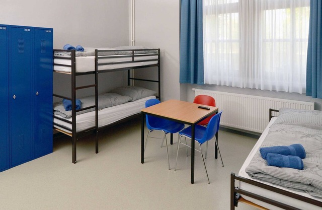 Shared room with private bathroom (up to 8 people), No. 2 - Hostel in Guben