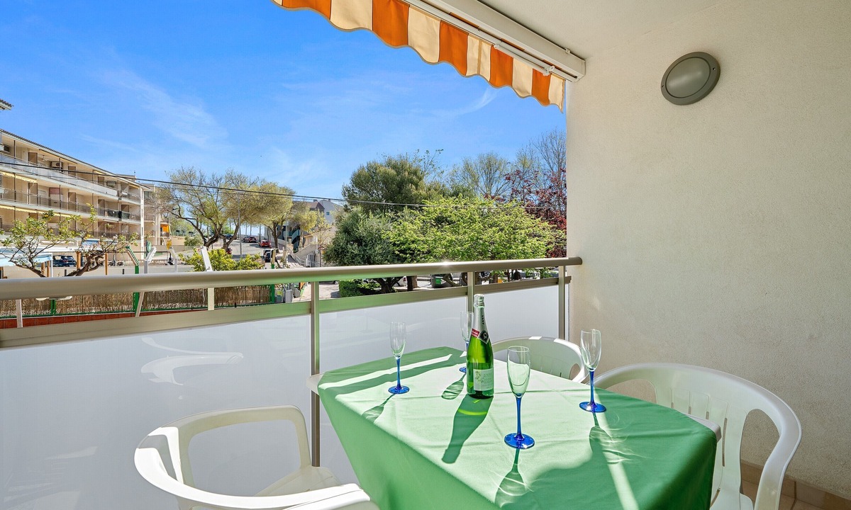 Vilafortuny Apartment | Apartment "Playa Dorada B106" near Beach with Balcony, A/C & Wi-Fi