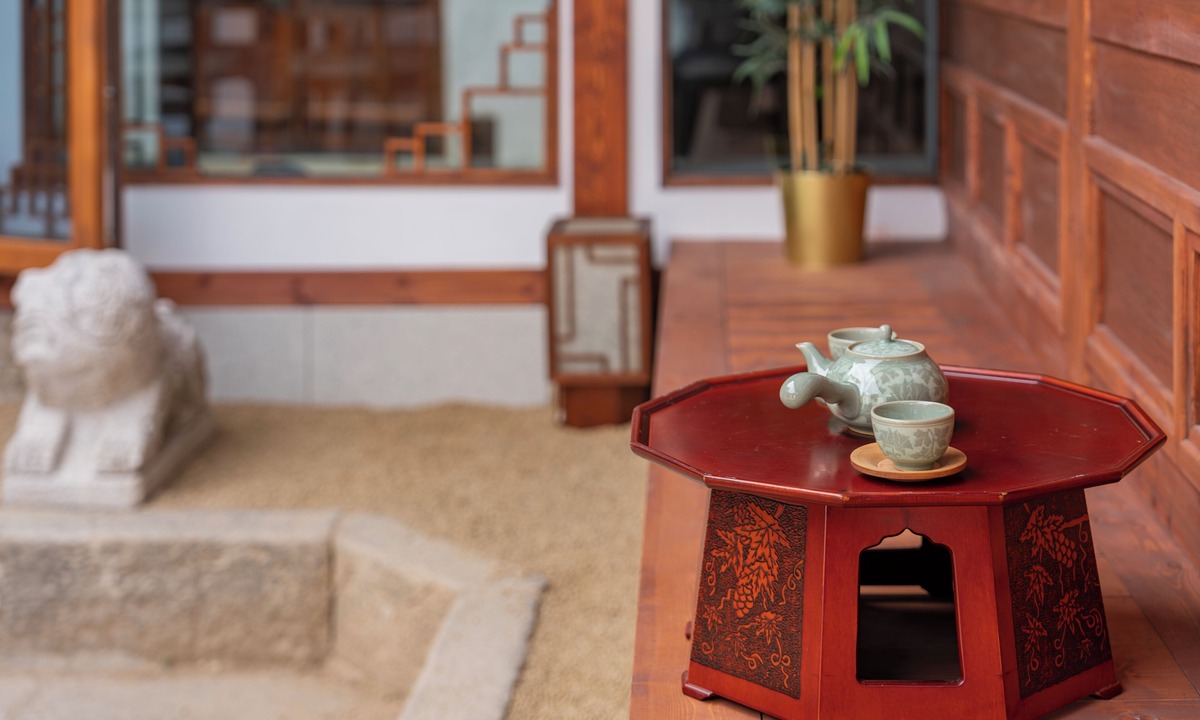 Insadong House | Private Hanok in Ikseon-dong · Jacuzzi & Courtyard · Sleeps up to 10