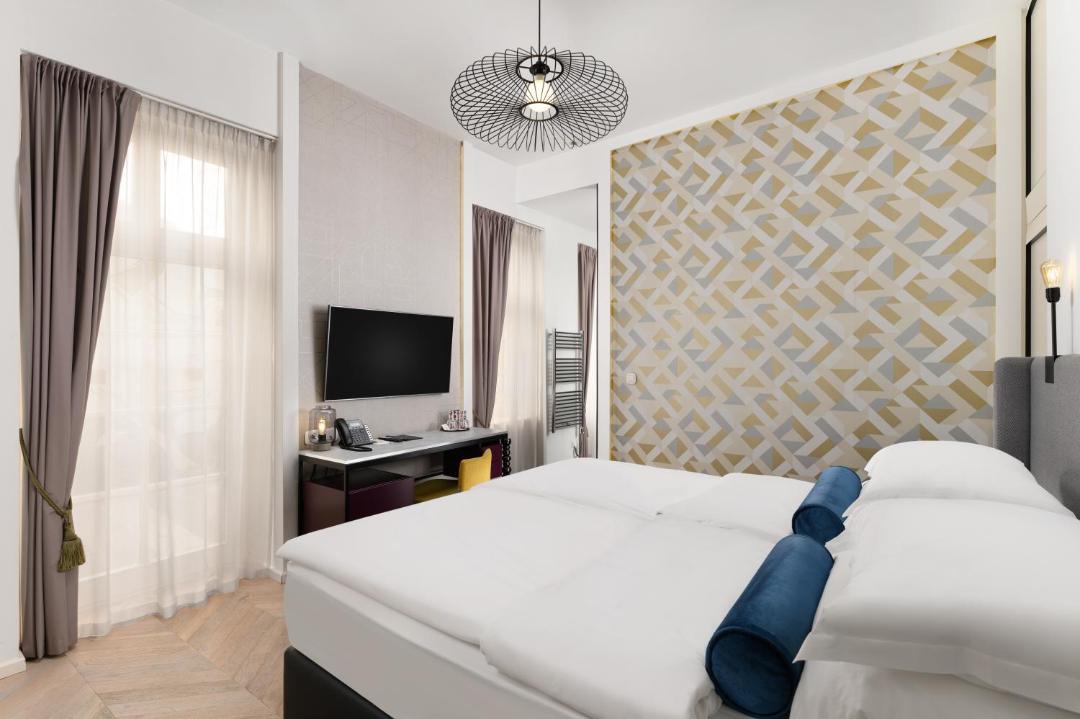 Castle Hill Hotel | Maison Bistro & Hotel