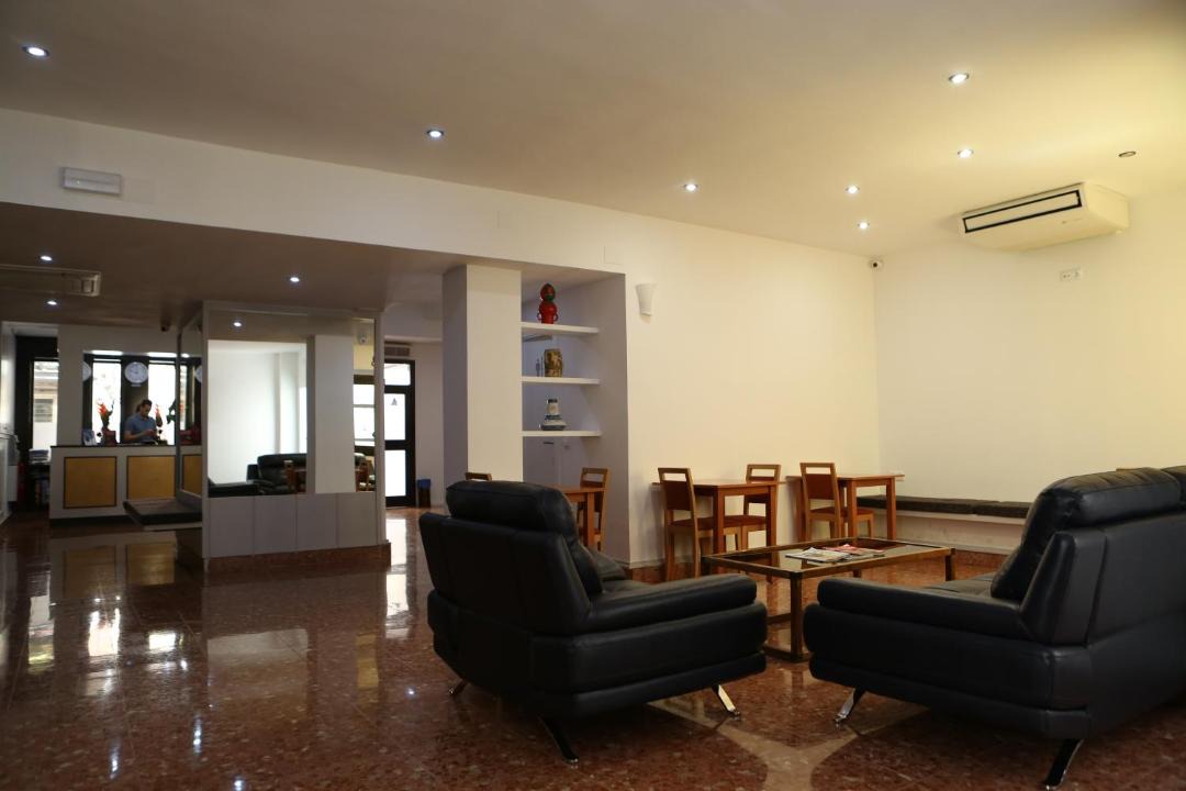 La Maternitat i Sant Ramon Hotel | Hotel Alguer Camp Nou