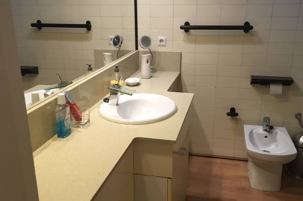 Photo of Bathroom in L'Antiga Esquerra de l'Eixample