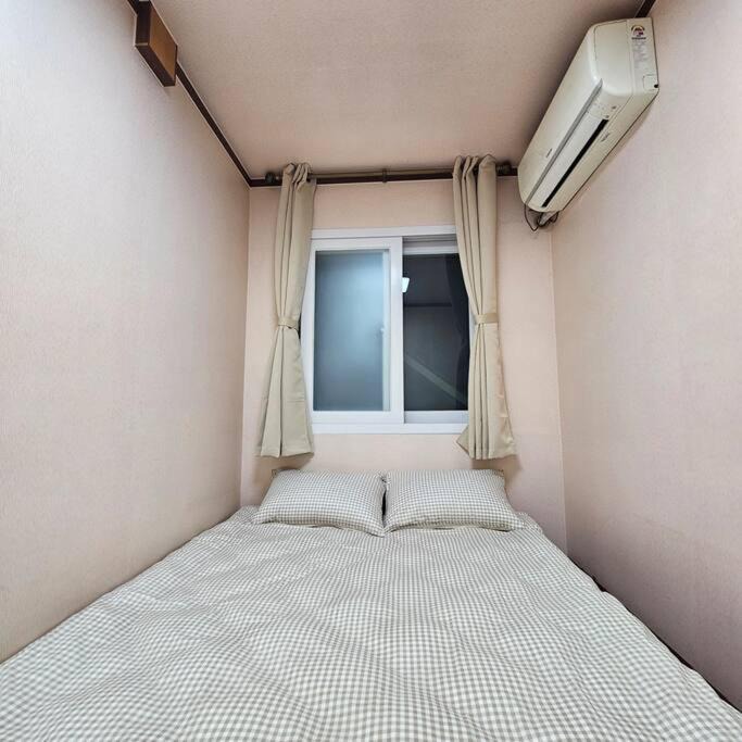 Photo of Bedroom in Hoehyeon-dong