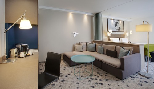 Premium Room, 1 King Bed, Courtyard View