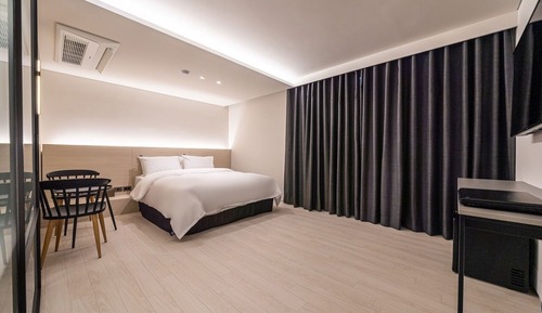 Deluxe(Walking Only, Multi-night Rate)