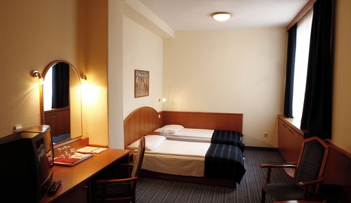Economy Triple Room