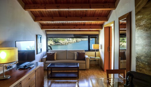 Superior Suite, 1 King Bed, Hot Tub, Sea View