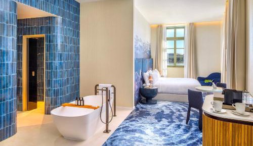King Studio Suite with River View