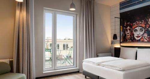 Lounge Plus Room with Terrasse