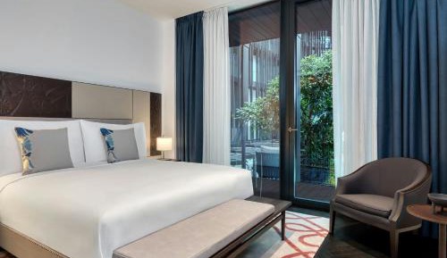 One-Bedroom Atrium King Suite with Balcony and Atrium View 