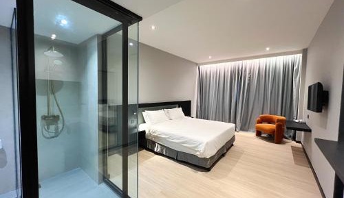 Ruby King - Newly Renovated