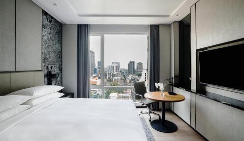 M Suite with Club Lounge Access