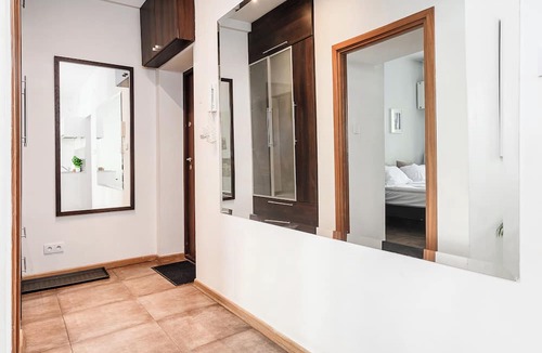 Srodmiescie Apartment | ShortStayPoland Krucza - B34