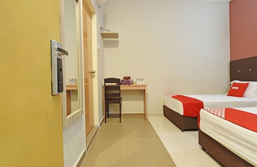 Perkampungan Peramu Hotel | Super OYO Capital O 90556 Hotel Cherita Rooms