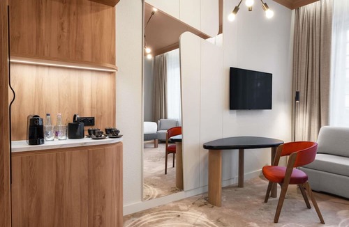 Nepszinhaz negyed Hotel | Mövenpick Hotel Budapest Centre